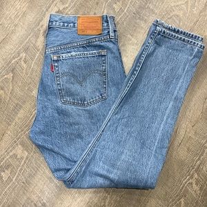 NWOT Levi’s 501 size 28